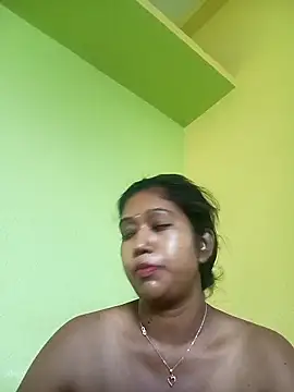 Snapshot of bannerjeesneha20 chatting on 05/13/26, 03:02 bannerjeesneha20 online show from 05/13/26, 03:02