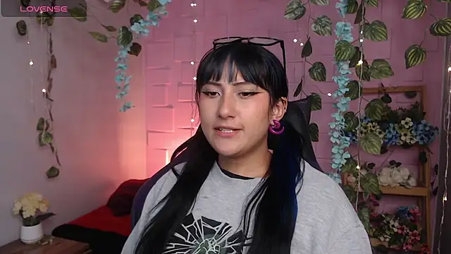 eyes moonn online show from 04/11/26, 03:58