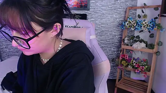 eyes moonn online show from 06/15/26, 02:17