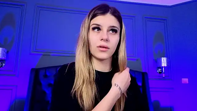 Snapshot of Sierra_Russo chatting on 03/30/26, 04:14 Sierra Russo online show from 03/30/26, 04:14