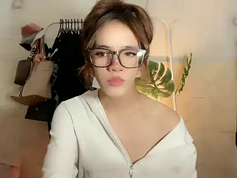 Leijona Milker online show from 06/19/26, 02:12