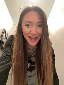 Snapshot of SaintSquirt chatting on 04/12/26, 11:02 SaintSquirt online show from 04/12/26, 11:02