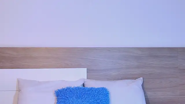 Snapshot of Elodie_Laurent chatting on 03/25/26, 12:15 Elodie Laurent online show from 03/25/26, 12:15