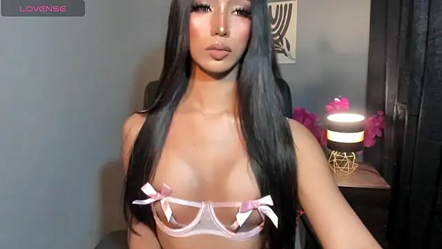 Snapshot of xEllaineCumsLotx chatting on 04/06/26, 08:37 xEllaineCumsLotx online show from 04/06/26, 08:37