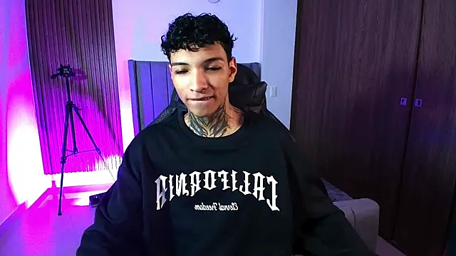 im Usuga online show from 04/08/26, 08:27