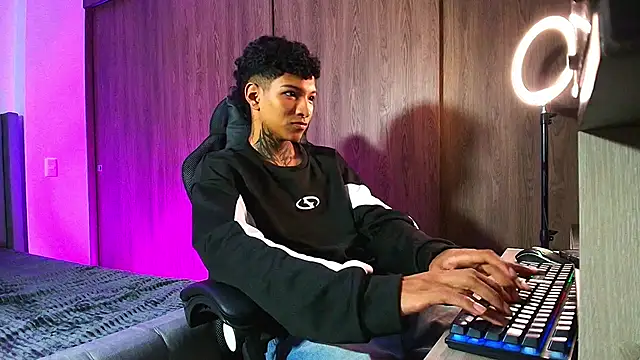 im Usuga online show from 03/27/26, 04:54