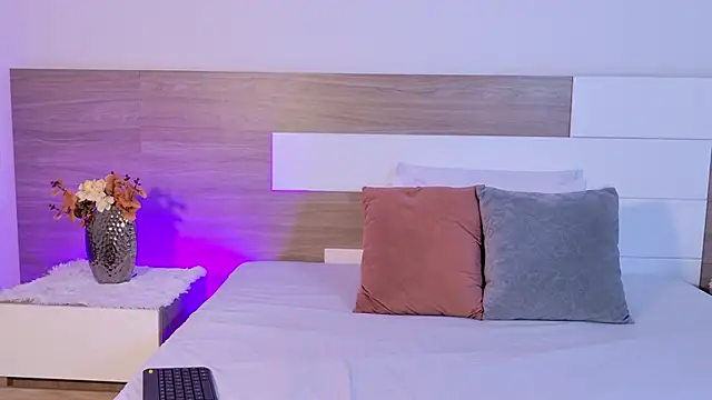 Snapshot of LindaBenetti chatting on 04/09/26, 11:38 LindaBenetti online show from 04/09/26, 11:38