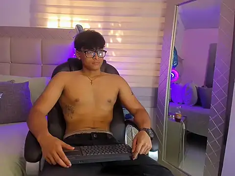 Snapshot of mathias_oberlin chatting on 04/14/26, 07:19 mathias oberlin online show from 04/14/26, 07:19