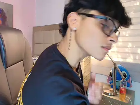 Snapshot of mathias_oberlin chatting on 03/29/26, 07:48 mathias oberlin online show from 03/29/26, 07:48