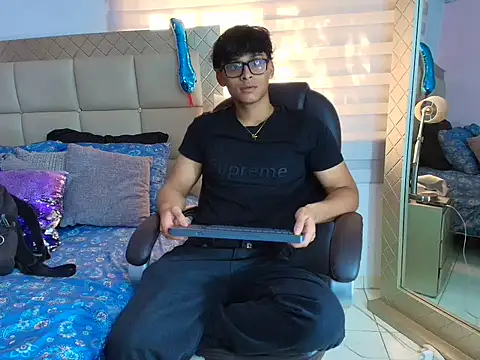 Snapshot of mathias_oberlin chatting on 03/24/26, 07:25 mathias oberlin online show from 03/24/26, 07:25