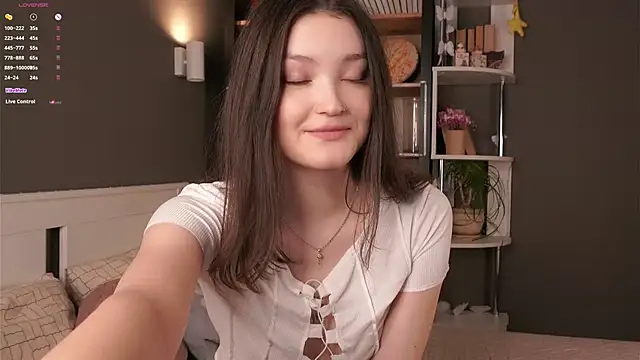 Snapshot of GussieGoold chatting on 04/14/26, 11:37 GussieGoold online show from 04/14/26, 11:37