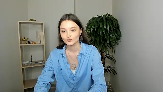 Snapshot of GussieGoold chatting on 03/24/26, 10:48 GussieGoold online show from 03/24/26, 10:48