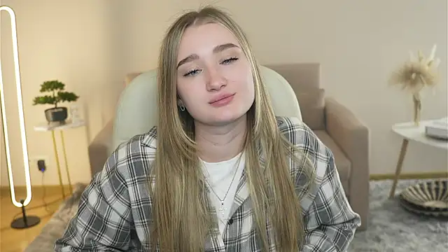 VioletteClaire online show from 03/29/26, 09:33