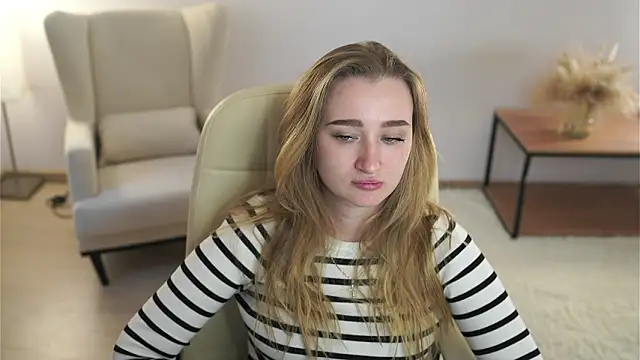 VioletteClaire online show from 03/25/26, 10:58