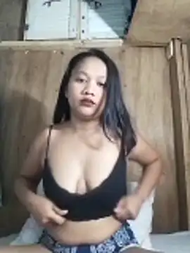 Snapshot of xxursweetyoonaxx chatting on 04/03/26, 10:11 xxursweetyoonaxx online show from 04/03/26, 10:11