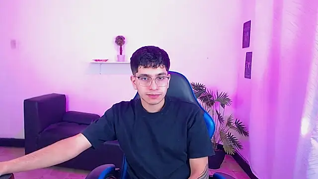 maax 18 online show from 04/14/26, 01:38