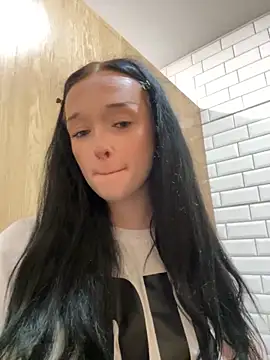 Snapshot of Flora_Ray chatting on 04/05/26, 10:33 Flora Ray online show from 04/05/26, 10:33