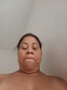Snapshot of Veronica_missbigg chatting on 05/23/26, 02:49 Veronica missbigg online show from 05/23/26, 02:49