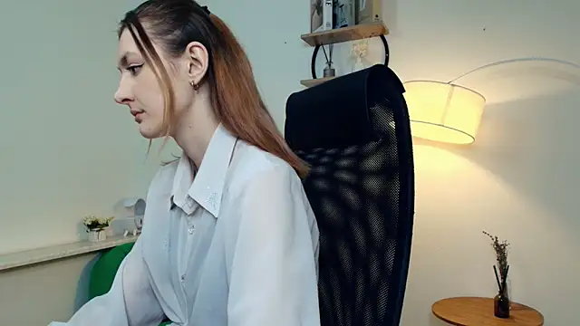 LoraLanett online show from 04/05/26, 10:33