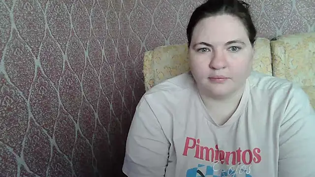 Snapshot of ElviraOreilllyX chatting on 04/21/26, 12:01 ElviraOreilllyX online show from 04/21/26, 12:01
