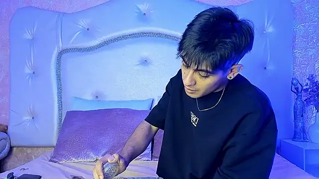 TylerCruz   online show from 04/07/26, 03:14