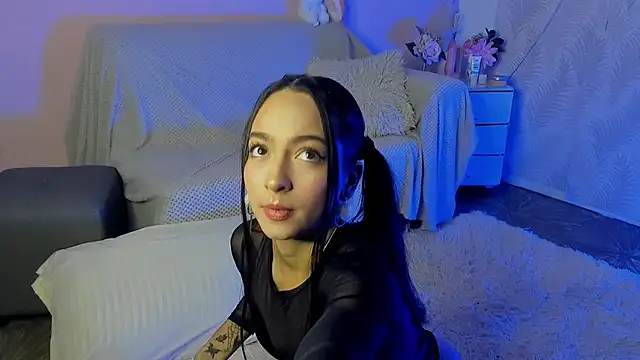 Snapshot of Daphne_Rosse chatting on 04/14/26, 11:59 Daphne Rosse online show from 04/14/26, 11:59