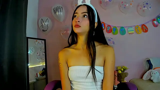 Snapshot of Daphne_Rosse chatting on 04/05/26, 12:01 Daphne Rosse online show from 04/05/26, 12:01