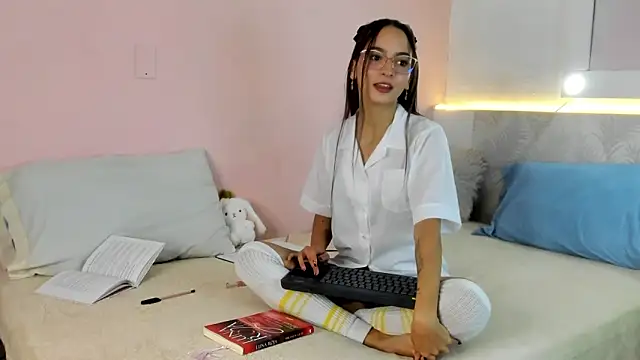 Snapshot of Daphne_Rosse chatting on 04/09/26, 11:49 Daphne Rosse online show from 04/09/26, 11:49