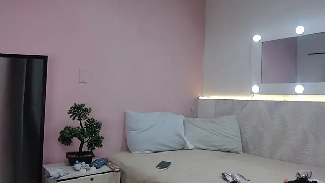 Snapshot of Daphne_Rosse chatting on 03/30/26, 11:55 Daphne Rosse online show from 03/30/26, 11:55