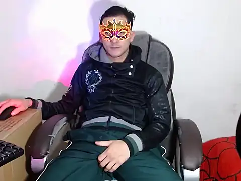SexyboyHot2000 online show from 04/29/26, 12:04