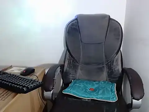 SexyboyHot2000 online show from 05/12/26, 04:20