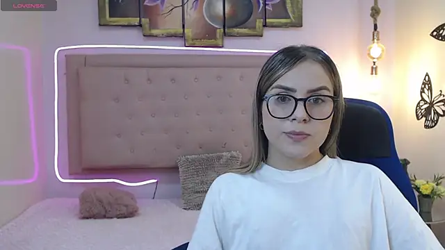 Snapshot of martinaivanova chatting on 04/14/26, 04:39 martinaivanova online show from 04/14/26, 04:39