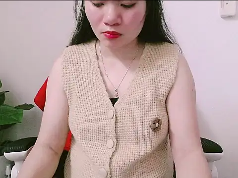 Snapshot of Suhynxx chatting on 04/08/26, 12:34 Suhynxx online show from 04/08/26, 12:34