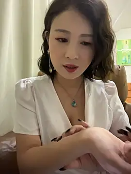 Snapshot of Lola666999 chatting on 06/05/26, 12:15 Lola666999 online show from 06/05/26, 12:15