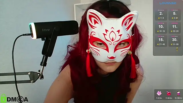 Snapshot of x_kitsune_x chatting on 04/05/26, 02:13 x kitsune x online show from 04/05/26, 02:13