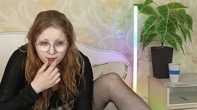 Snapshot of Sophie_Starr chatting on 07/14/26, 04:06 Sophie Starr online show from 07/14/26, 04:06
