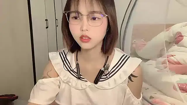 Snapshot of xiaodanta- chatting on 04/09/26, 11:49 xiaodanta- online show from 04/09/26, 11:49