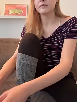 CutieLaura online show from 03/25/26, 08:03