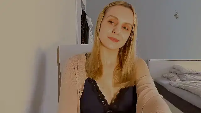 CutieLaura online show from 04/09/26, 09:37