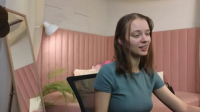 Snapshot of emma_chaser chatting on 05/04/26, 01:31 emma chaser online show from 05/04/26, 01:31