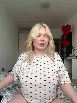 cutiejuliee online show from 05/13/26, 06:09