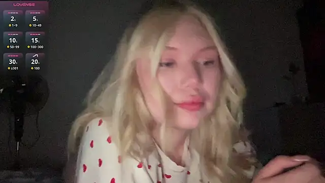 cutiejuliee online show from 05/13/26, 07:21