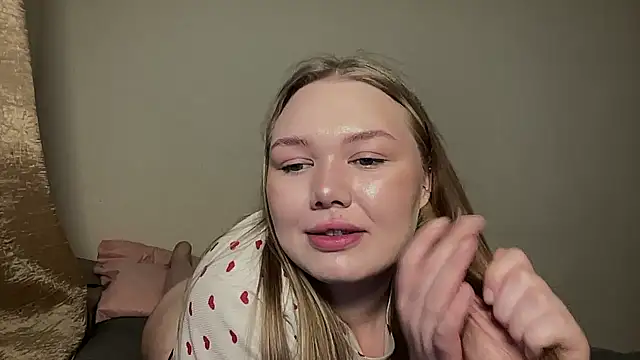 cutiejuliee online show from 03/26/26, 10:57