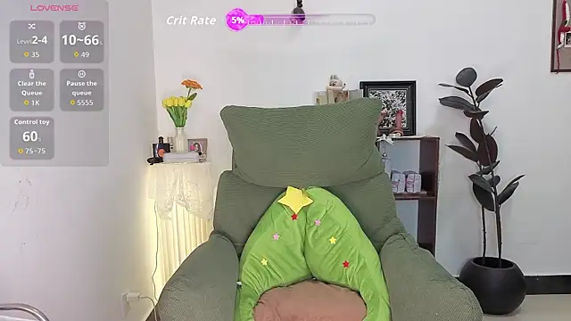 Snapshot of qiooq00 chatting on 04/14/26, 09:36 qiooq00 online show from 04/14/26, 09:36