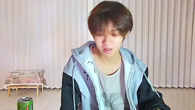 Snapshot of buding-001 chatting on 04/14/26, 11:37 buding-001 online show from 04/14/26, 11:37