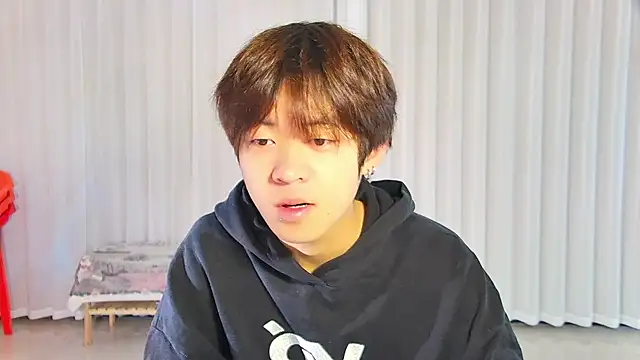 Snapshot of buding-001 chatting on 04/05/26, 06:09 buding-001 online show from 04/05/26, 06:09