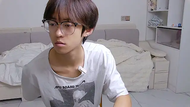 Snapshot of buding-001 chatting on 03/31/26, 05:42 buding-001 online show from 03/31/26, 05:42