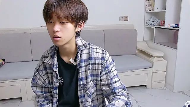 Snapshot of buding-001 chatting on 04/01/26, 05:31 buding-001 online show from 04/01/26, 05:31