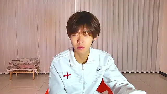 Snapshot of buding-001 chatting on 04/13/26, 12:58 buding-001 online show from 04/13/26, 12:58