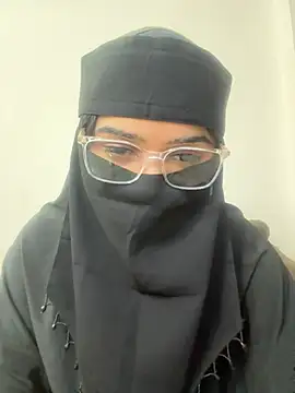 Snapshot of karandeep_kaur_isback chatting on 03/26/26, 10:35 karandeep kaur isback online show from 03/26/26, 10:35